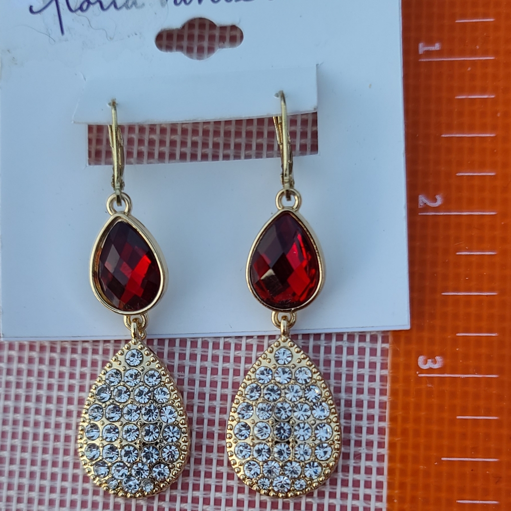 Gloria Vanderbilt Crystal Pierced Statement Earrin 9$